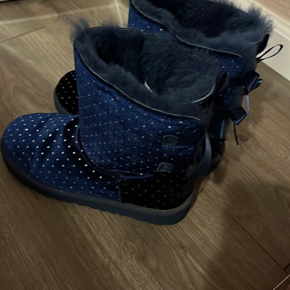 navy uggs with silver polka dots - Picture 1 of 4